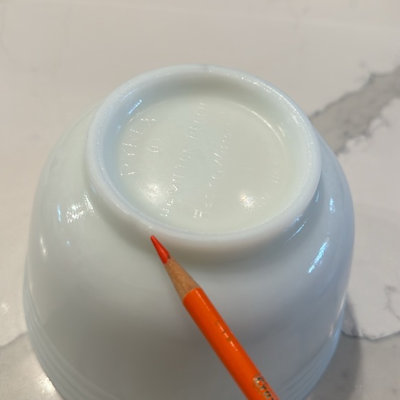 White PYREX small mixing bowl - Picture 4 of 6